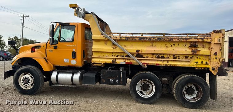 image for item DO2266 2006 International 7400 dump truck