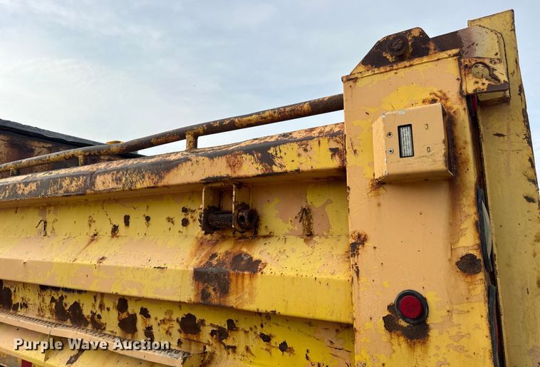 image for item DO2266 2006 International 7400 dump truck