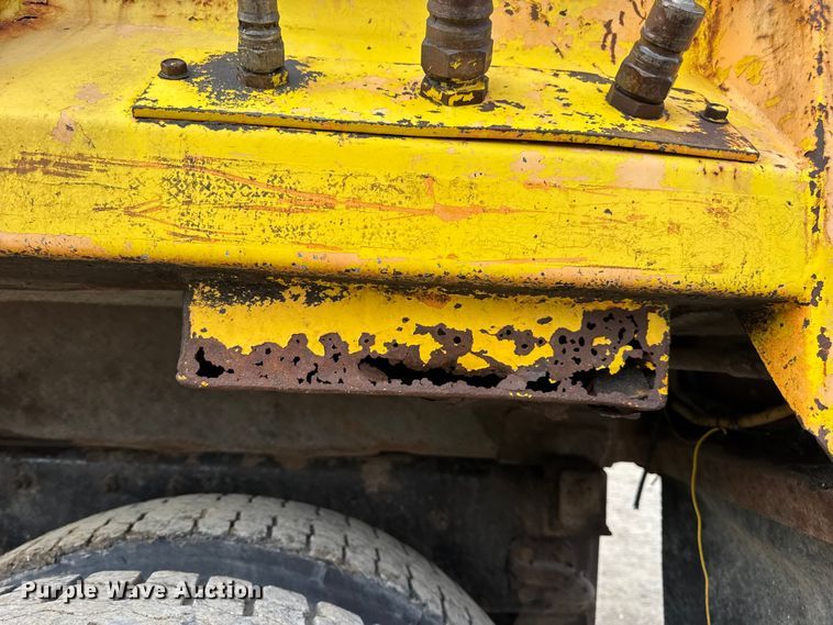 image for item DO2266 2006 International 7400 dump truck