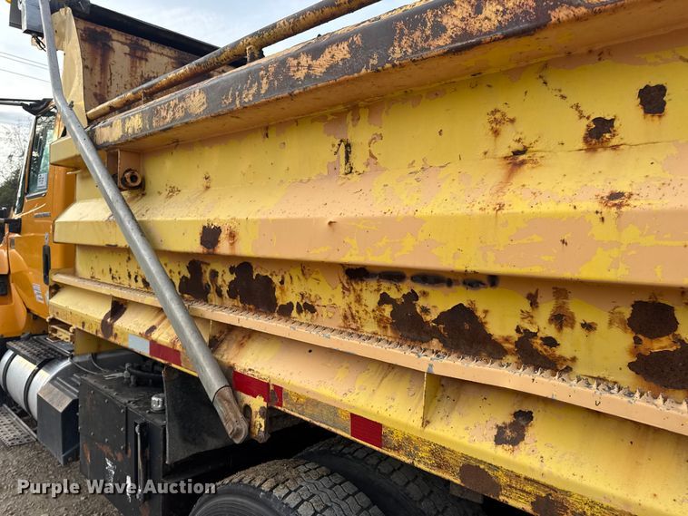 image for item DO2266 2006 International 7400 dump truck