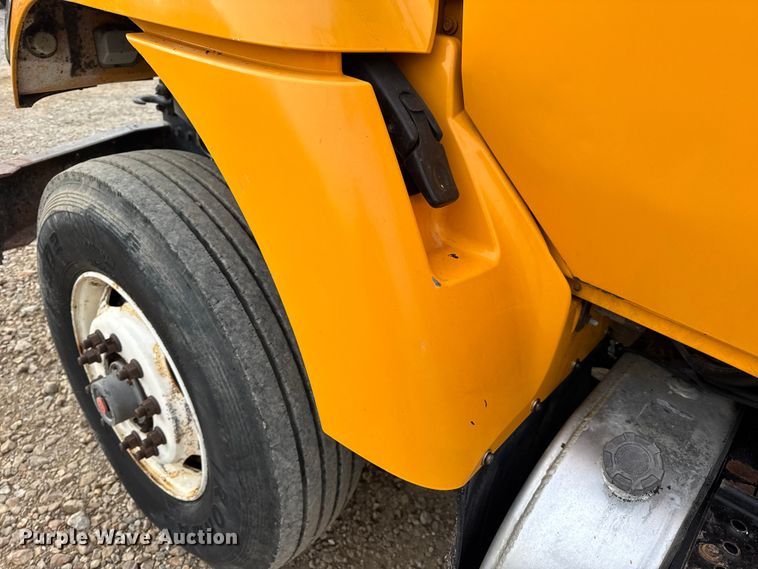 image for item DO2266 2006 International 7400 dump truck