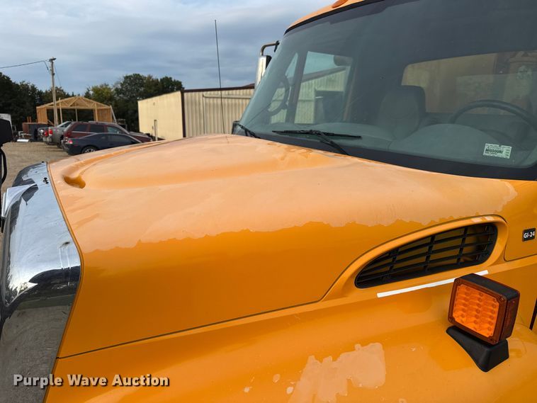 image for item DO2266 2006 International 7400 dump truck