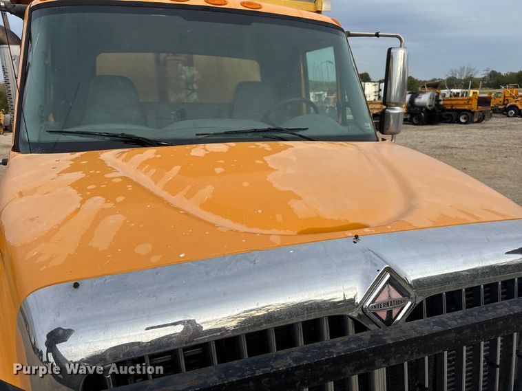 image for item DO2266 2006 International 7400 dump truck