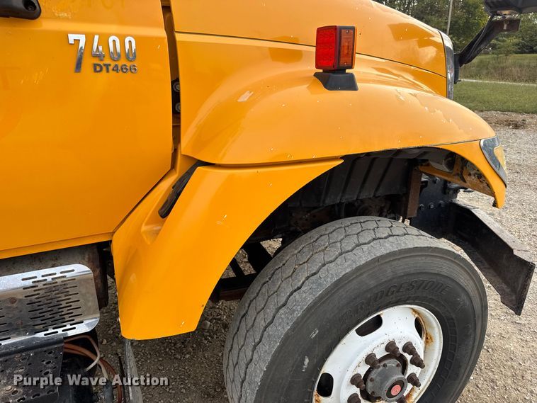 image for item DO2266 2006 International 7400 dump truck