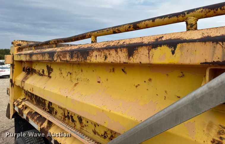 image for item DO2266 2006 International 7400 dump truck