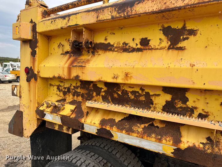 image for item DO2266 2006 International 7400 dump truck