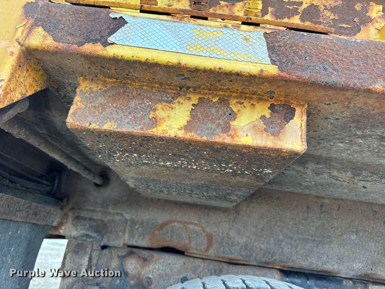 image for item DO2266 2006 International 7400 dump truck