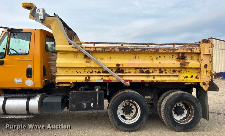 image for item DO2266 2006 International 7400 dump truck