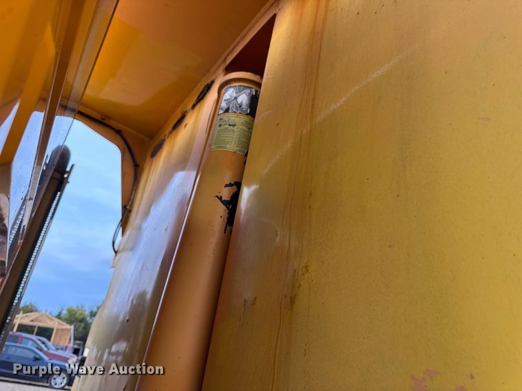 image for item DO2266 2006 International 7400 dump truck