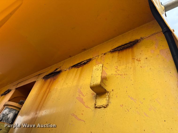 image for item DO2266 2006 International 7400 dump truck