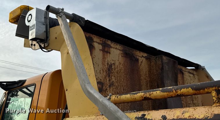 image for item DO2266 2006 International 7400 dump truck