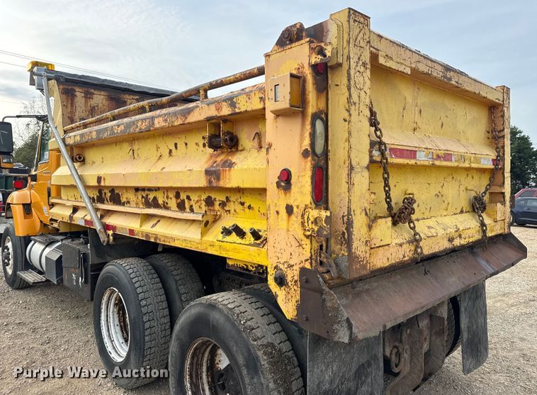 image for item DO2266 2006 International 7400 dump truck