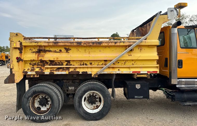 image for item DO2266 2006 International 7400 dump truck