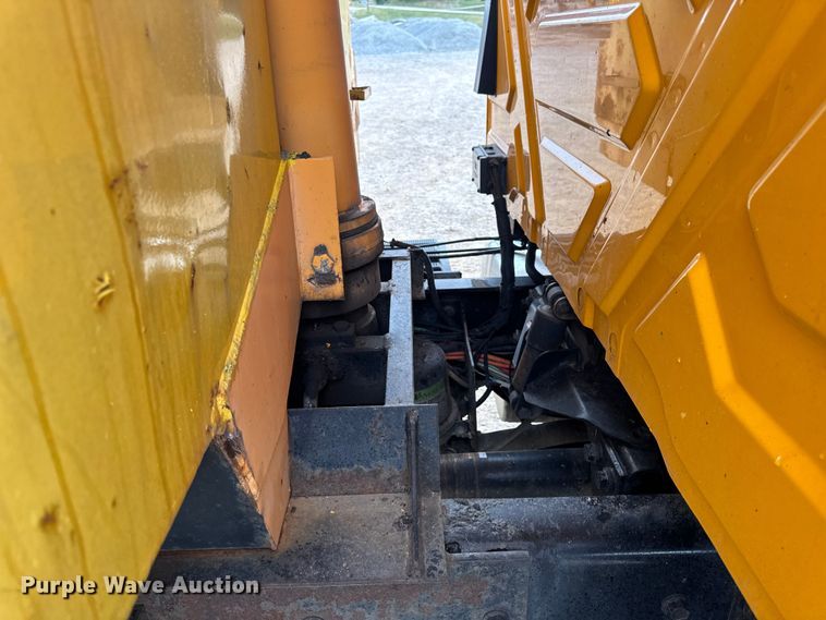 image for item DO2266 2006 International 7400 dump truck