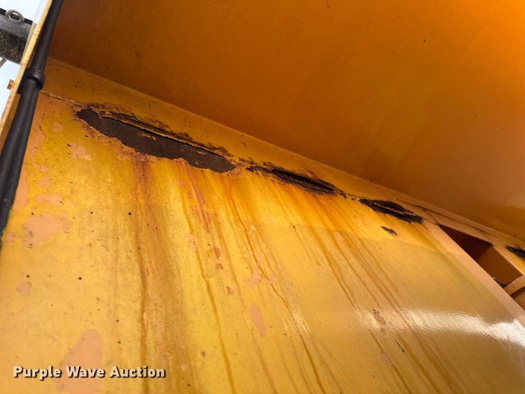 image for item DO2266 2006 International 7400 dump truck