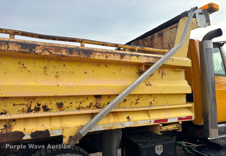 image for item DO2266 2006 International 7400 dump truck