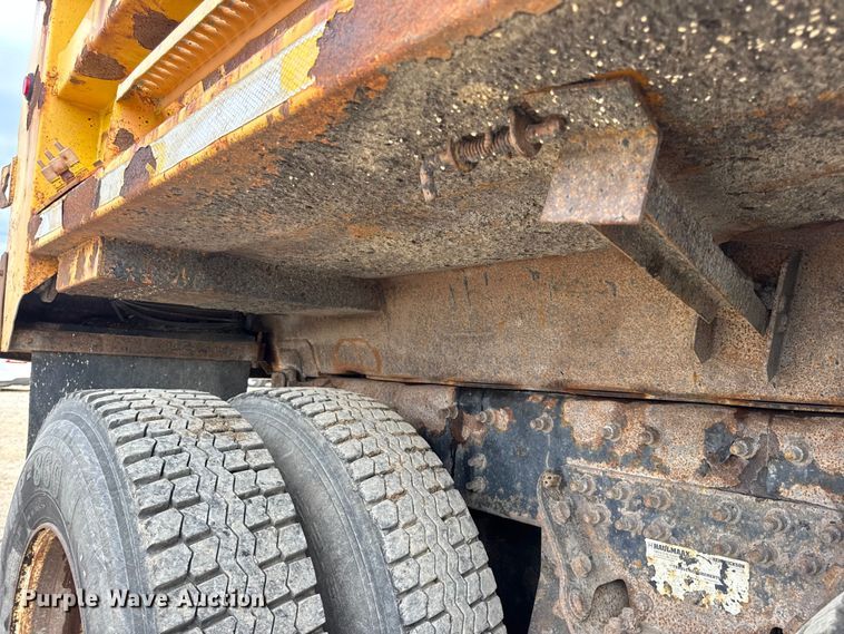 image for item DO2266 2006 International 7400 dump truck