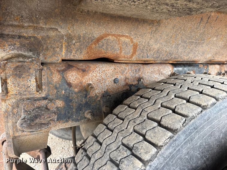 image for item DO2266 2006 International 7400 dump truck