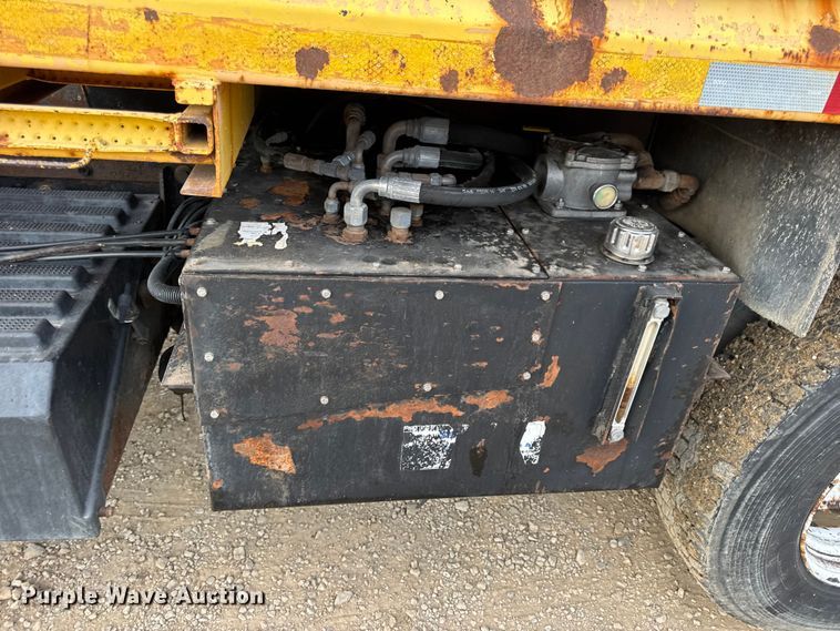 image for item DO2266 2006 International 7400 dump truck