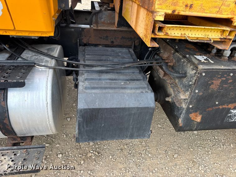 image for item DO2266 2006 International 7400 dump truck