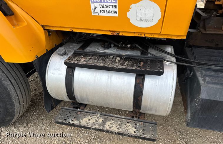 image for item DO2266 2006 International 7400 dump truck