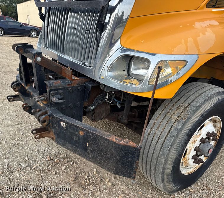 image for item DO2266 2006 International 7400 dump truck