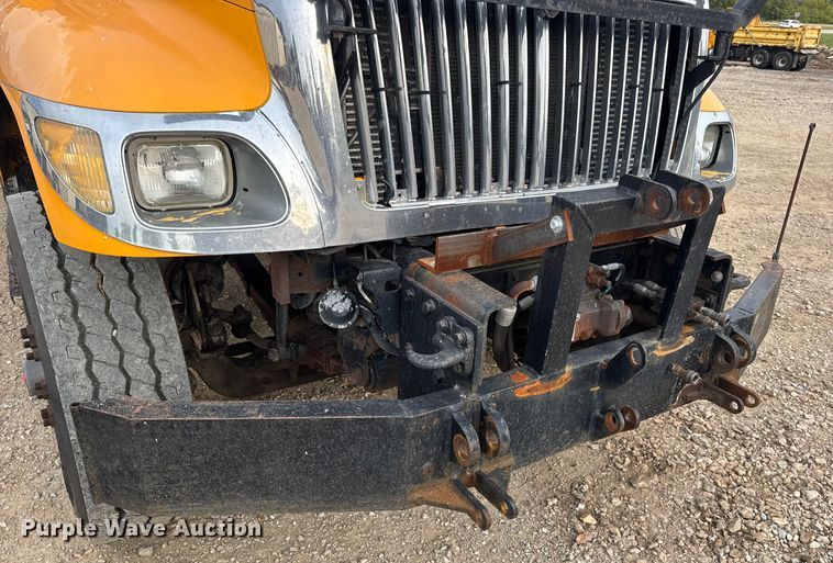 image for item DO2266 2006 International 7400 dump truck