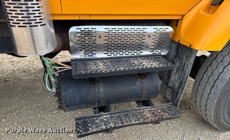 image for item DO2266 2006 International 7400 dump truck