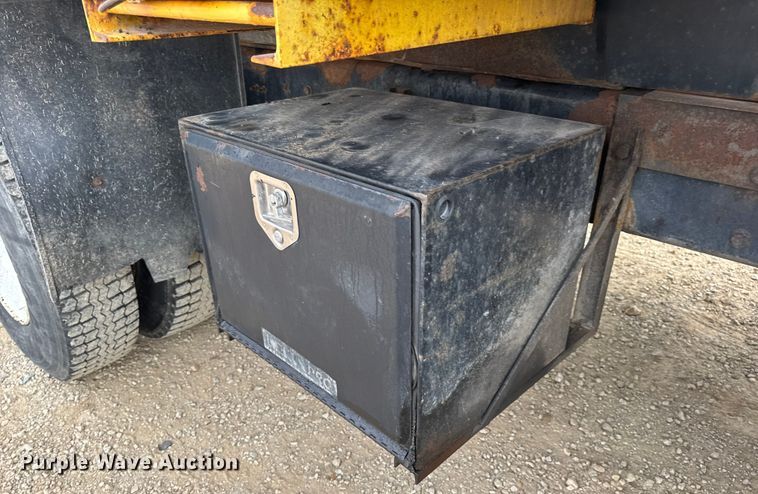 image for item DO2266 2006 International 7400 dump truck