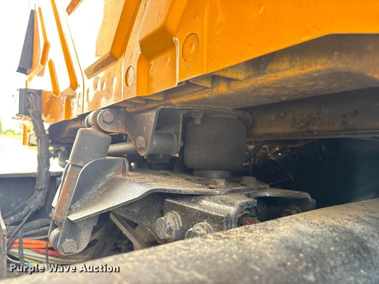 image for item DO2266 2006 International 7400 dump truck