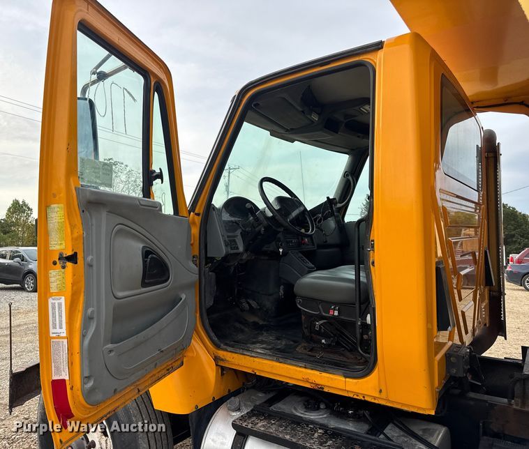 image for item DO2266 2006 International 7400 dump truck