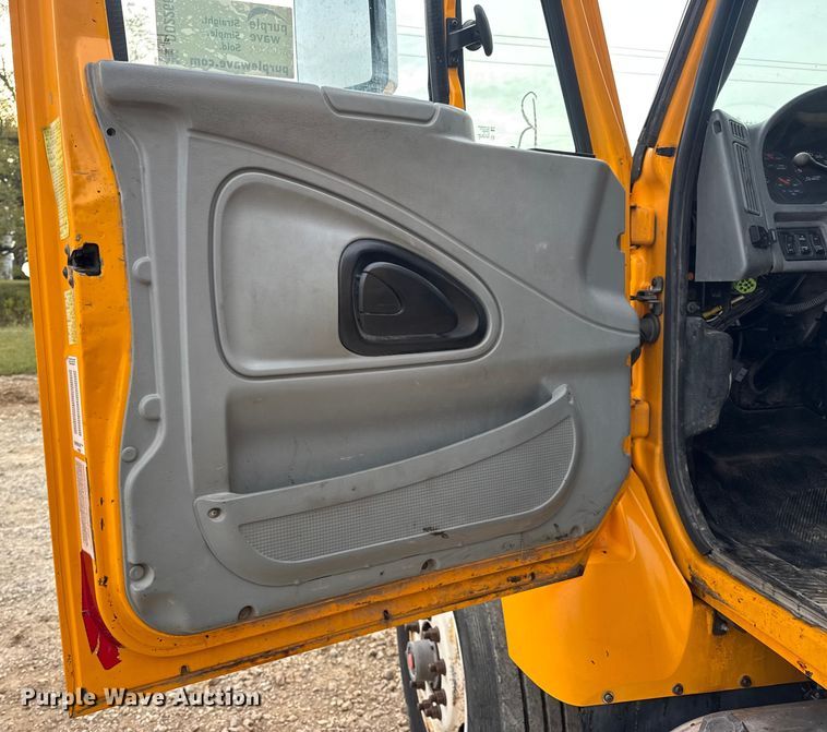 image for item DO2266 2006 International 7400 dump truck