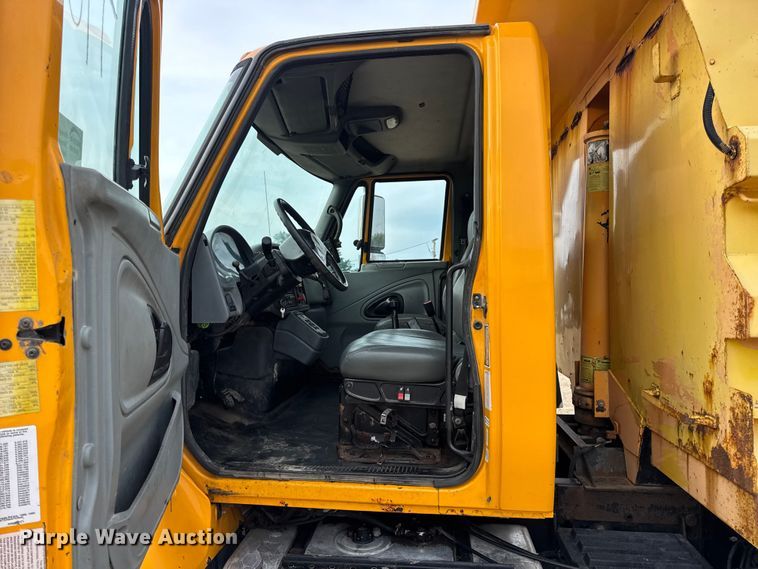 image for item DO2266 2006 International 7400 dump truck