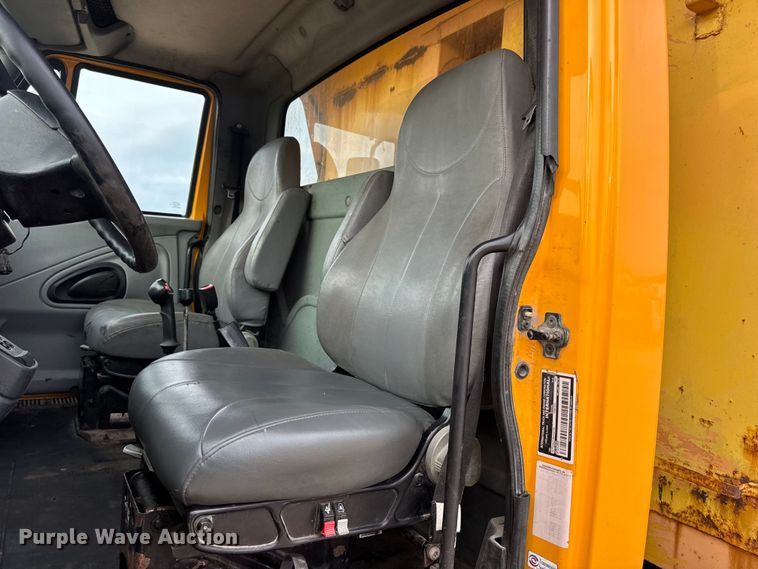 image for item DO2266 2006 International 7400 dump truck