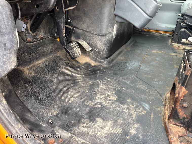 image for item DO2266 2006 International 7400 dump truck