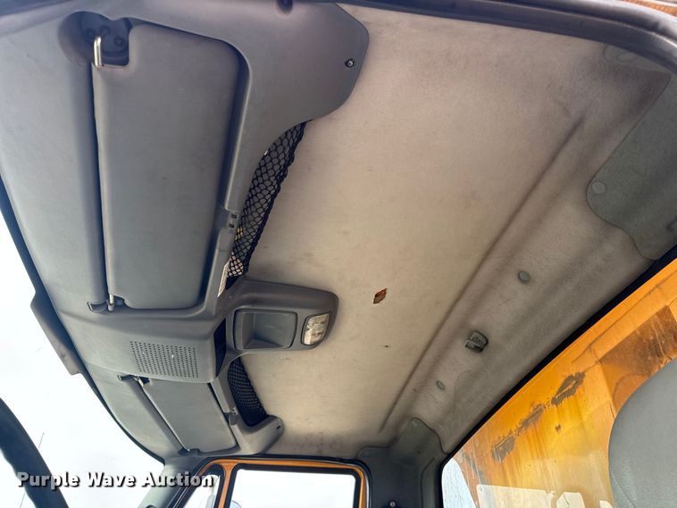 image for item DO2266 2006 International 7400 dump truck