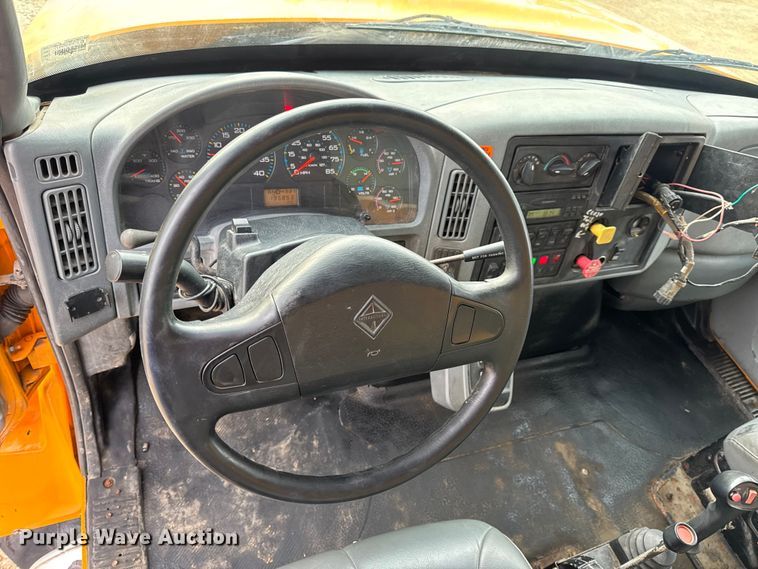 image for item DO2266 2006 International 7400 dump truck