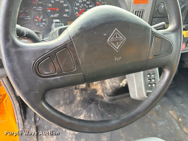 image for item DO2266 2006 International 7400 dump truck