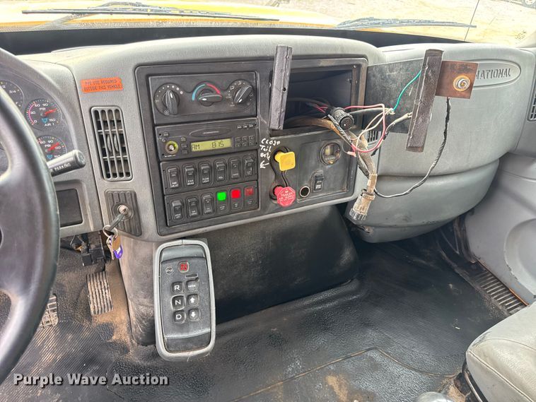 image for item DO2266 2006 International 7400 dump truck