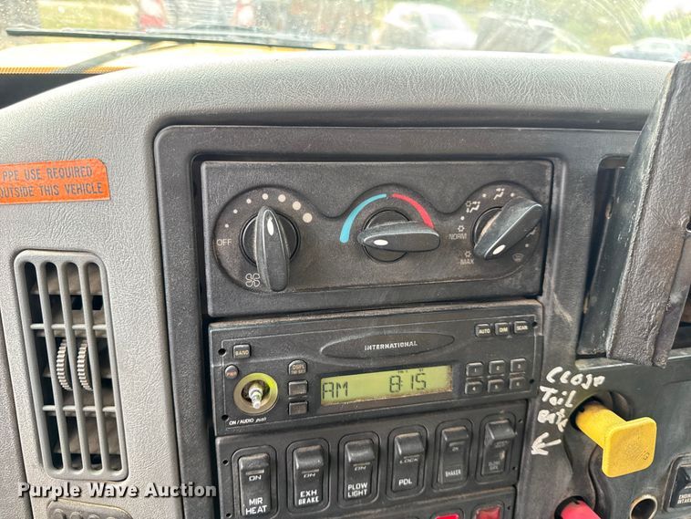 image for item DO2266 2006 International 7400 dump truck