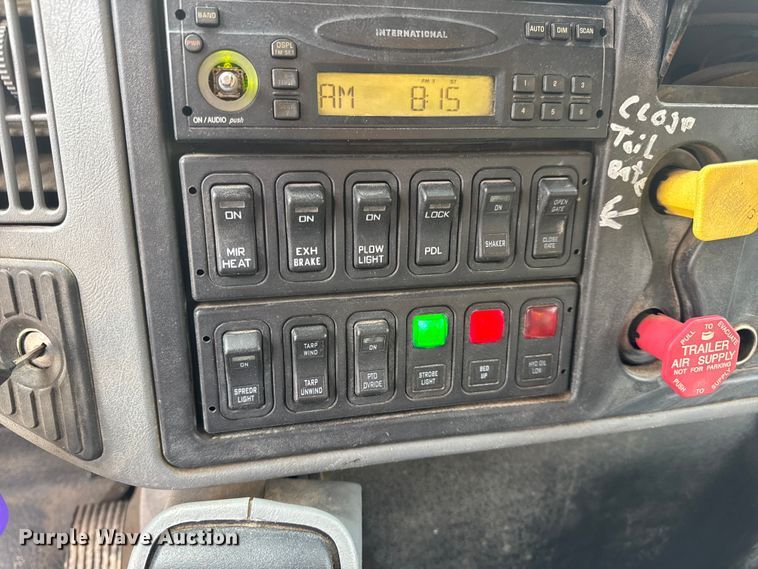 image for item DO2266 2006 International 7400 dump truck