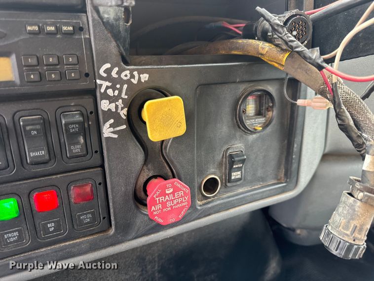 image for item DO2266 2006 International 7400 dump truck