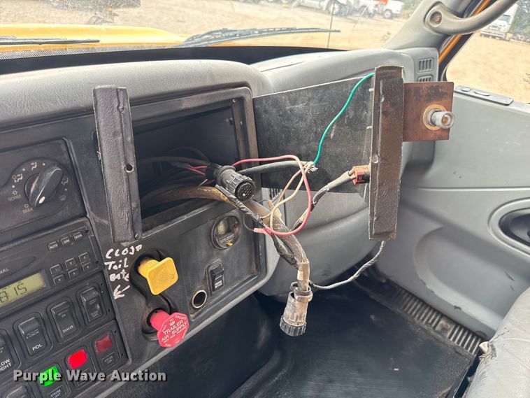 image for item DO2266 2006 International 7400 dump truck