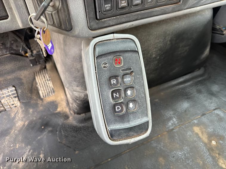 image for item DO2266 2006 International 7400 dump truck