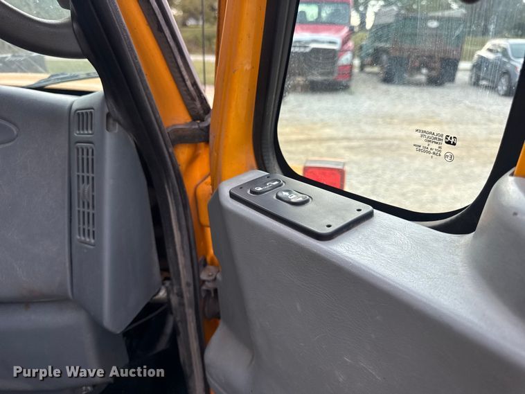 image for item DO2266 2006 International 7400 dump truck