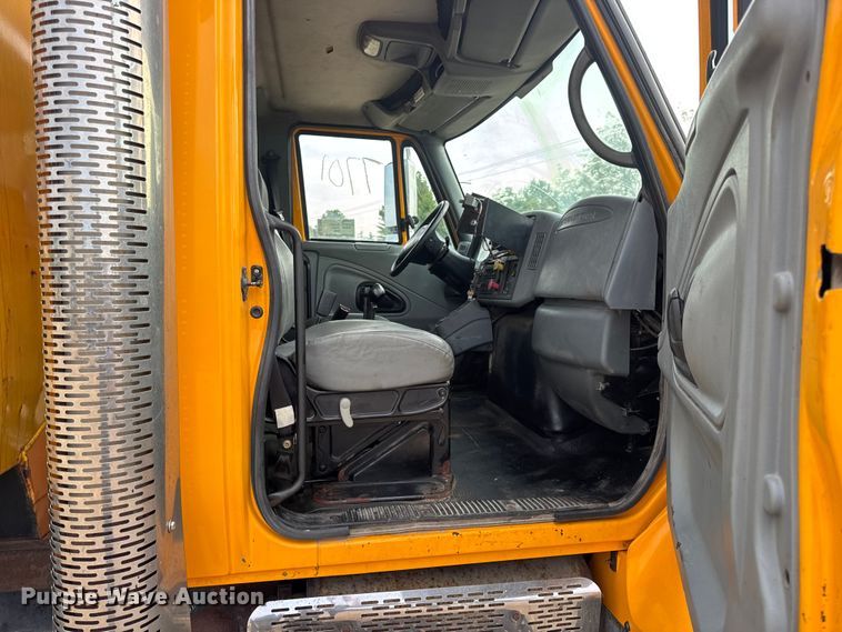 image for item DO2266 2006 International 7400 dump truck