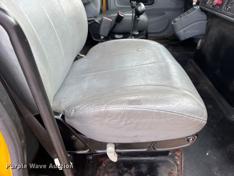 image for item DO2266 2006 International 7400 dump truck