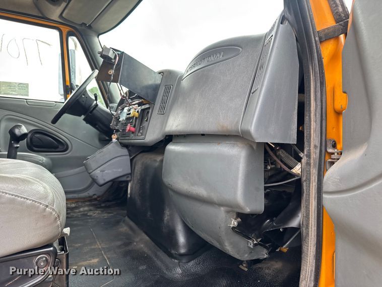 image for item DO2266 2006 International 7400 dump truck