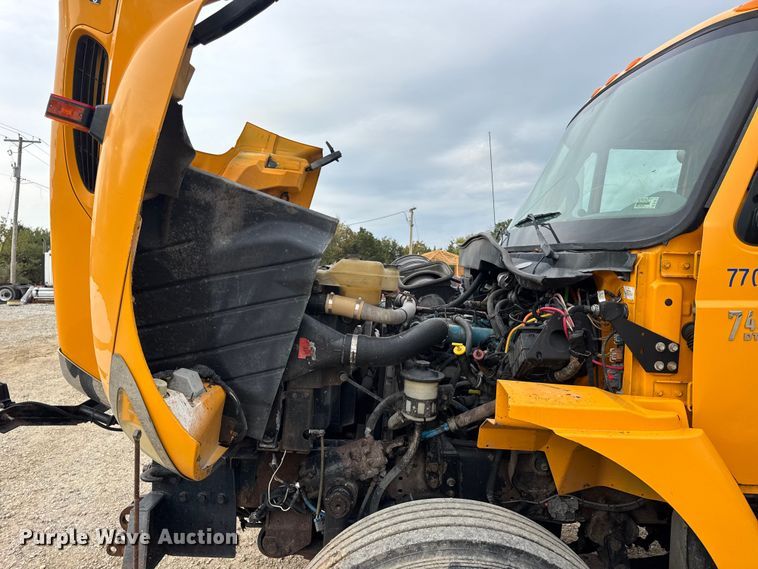 image for item DO2266 2006 International 7400 dump truck