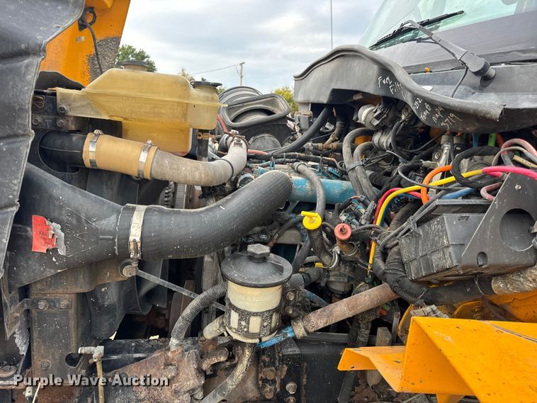 image for item DO2266 2006 International 7400 dump truck